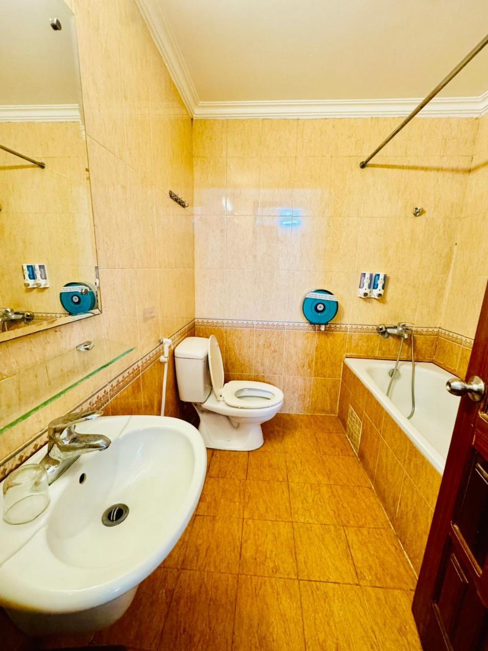 Il Divo Hostel & Spa ハノイ市 エクステリア 写真